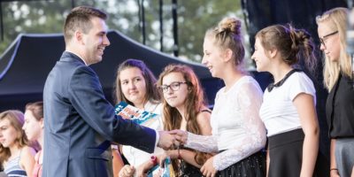Ponad 100 uczniów odebrało Nagrody Burmistrza Lidzbarka