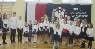 Uroczystość nadania szkole podstawowej w Kiełpinach im. Orła Białego