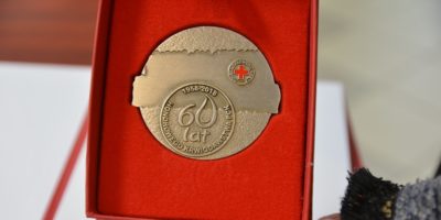 Pamiątkowy medal Polskiego Czerwonego Krzyża dla mieszkańców Lidzbarka